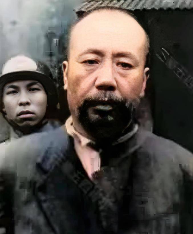 死领出腐烂遗体女儿好友潜水偷渡运回骨灰冰